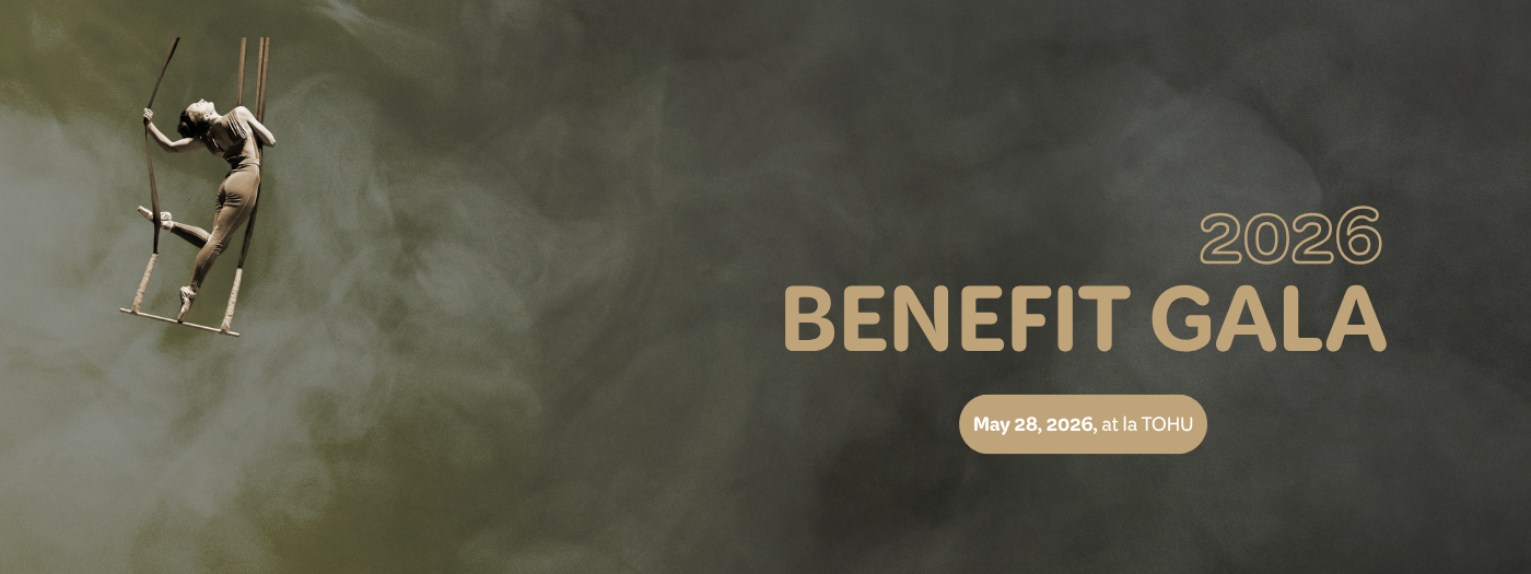 Une personne fait du trapèze sur un fond sombre et enfumé. Le texte se lit comme suit : Gala-bénéfice 2026. Le 28 mai 2026, à la TOHU. Partageons plus qu'un moment : une soirée pour soutenir et célébrer.